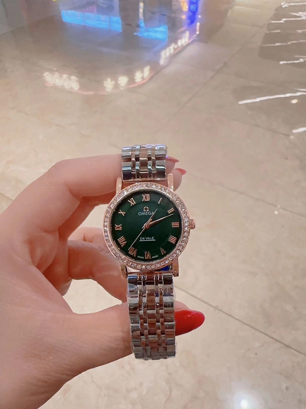 ブランド時計背面デザイン